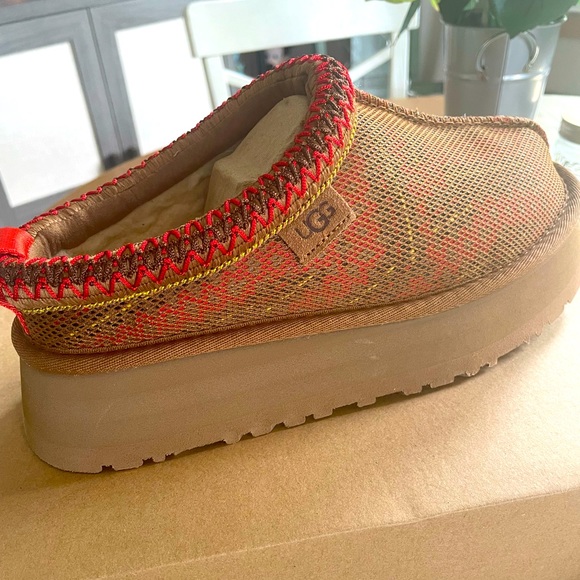 UGG Shoes - Women’s UGG Tazz Maxi Tasman, Size 6